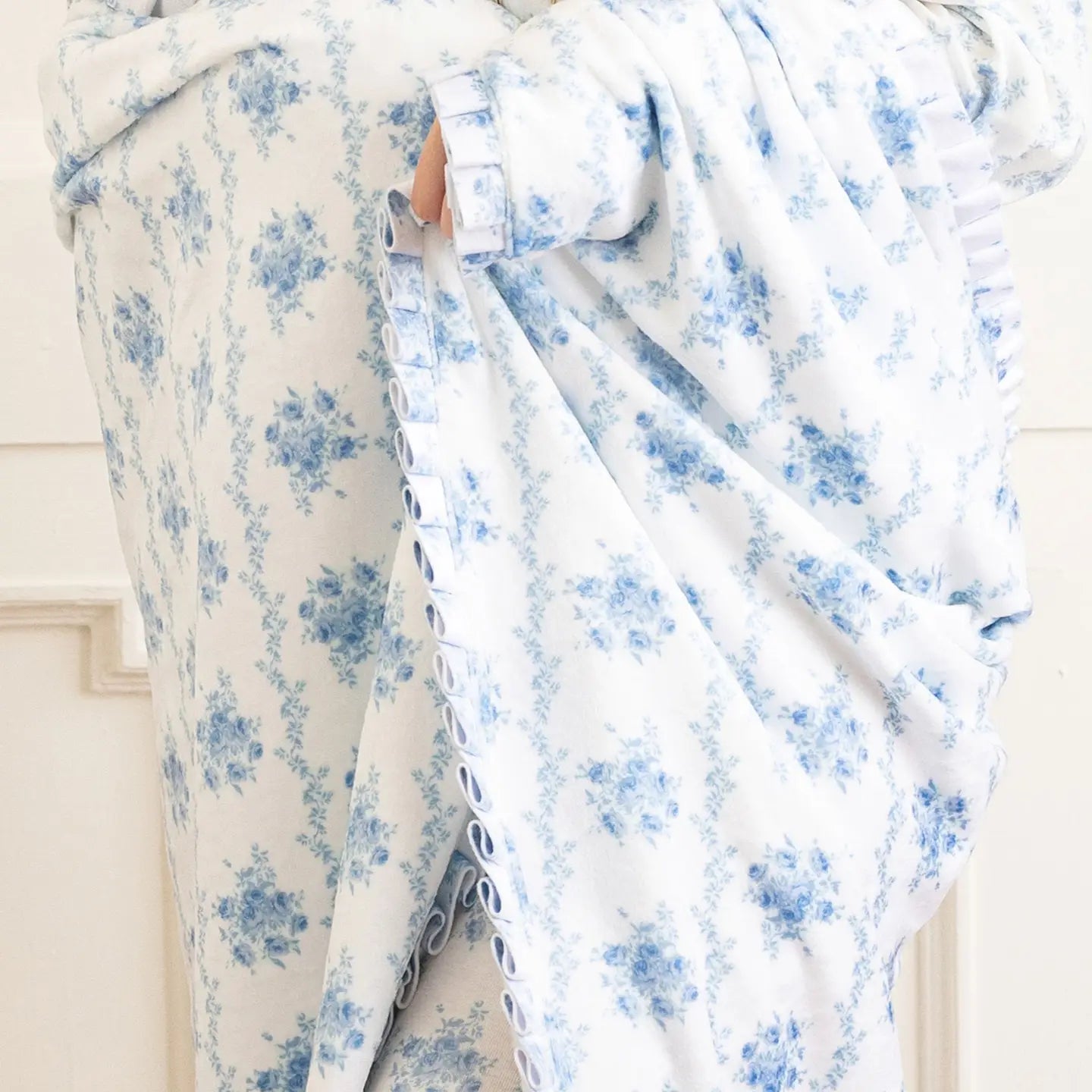 Luxe 56x60" Throw Blanket - Blue Rose Vine