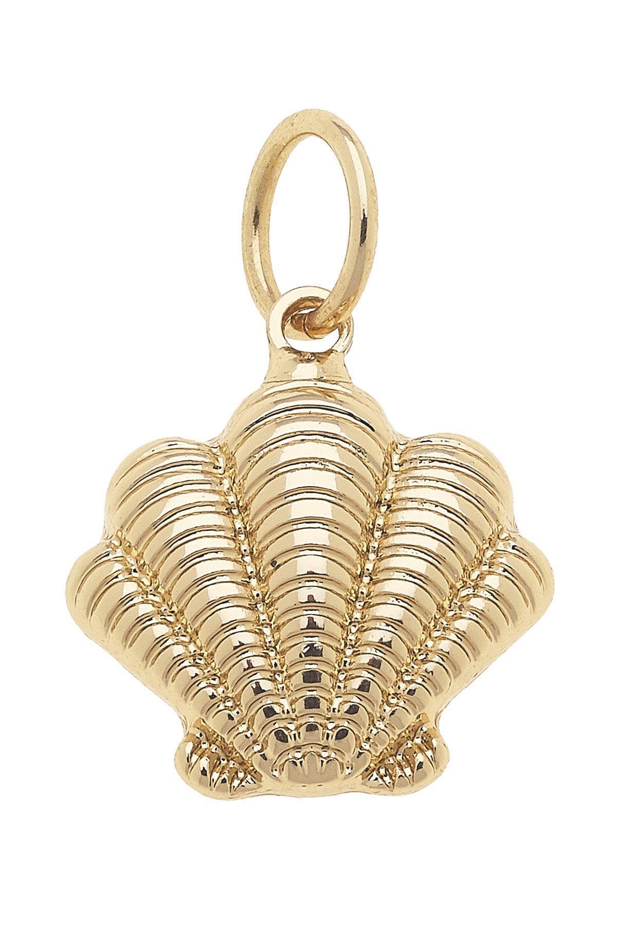 Ribbed Clamshell Charm in Shiny Gold