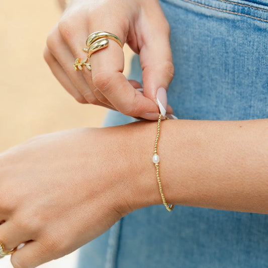 Minimal Pearl Gold Bead Bracelet